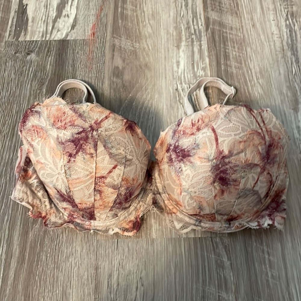 36D push up bra brand is PINK